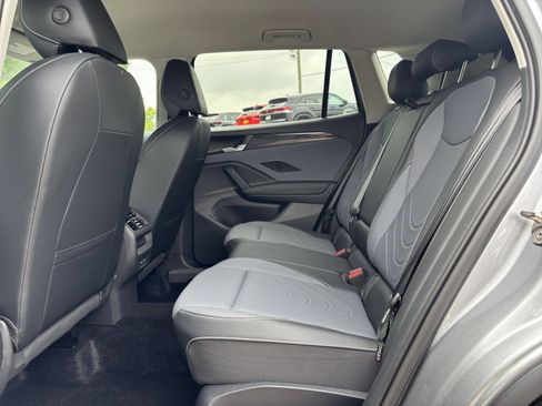Used 2026 Volkswagen Tiguan SE AWD/4WD image 22