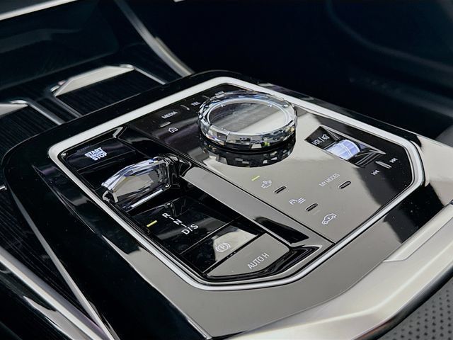 Used 2026 BMW 740i xDrive AWD/4WD image 17