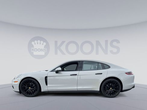 Used 2018 Porsche Panamera 4 image 2
