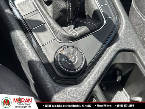 Used 2024 Volkswagen Taos SE AWD/4WD image 33