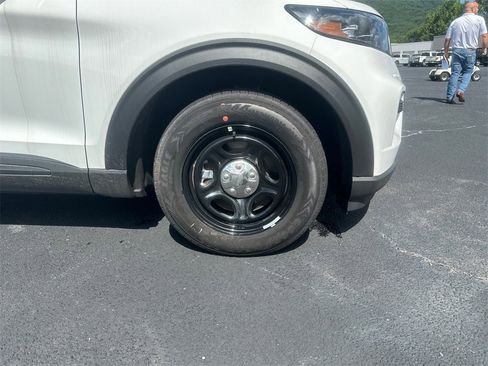 New 2025 Ford Explorer 4WD Police Interceptor image 10