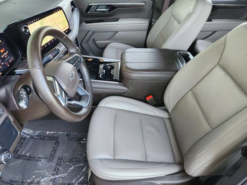 Used 2025 Chevrolet Tahoe Z71 w/ Comfort Package AWD/4WD image 15