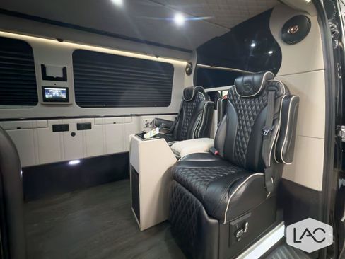 Used 2018 Mercedes-Benz Sprinter 2500 image 14