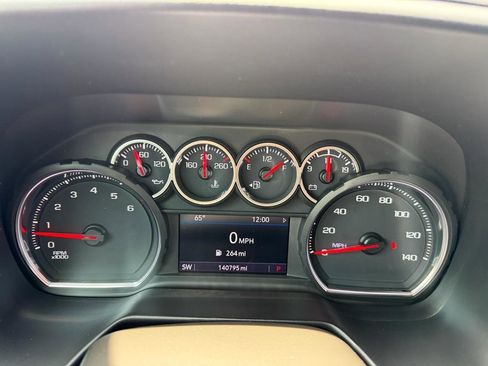 Used 2021 Chevrolet Suburban LT RWD image 49