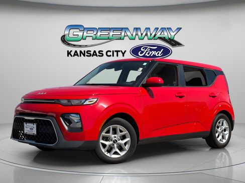 Used 2022 Kia Soul LX w/ Technology Package FWD image 4