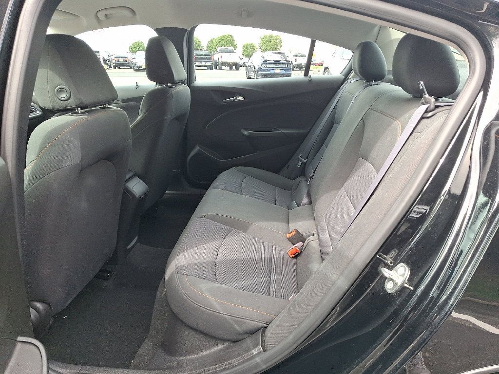 Used 2017 Chevrolet Cruze LS FWD image 10