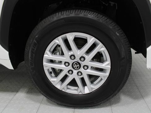 Used 2022 Toyota Tundra SR5 w/ Convenience Package RWD image 5
