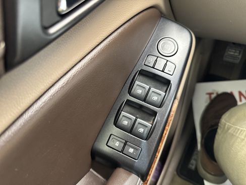 Used 2019 Chevrolet Suburban Premier AWD/4WD image 39