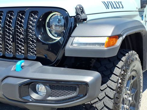 Used 2023 Jeep Wrangler Unlimited w/ Sun & Screen Package AWD/4WD image 17