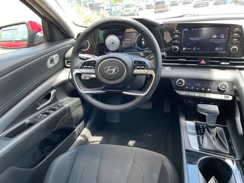 Used 2021 Hyundai Elantra SEL w/ Convenience Package FWD image 11