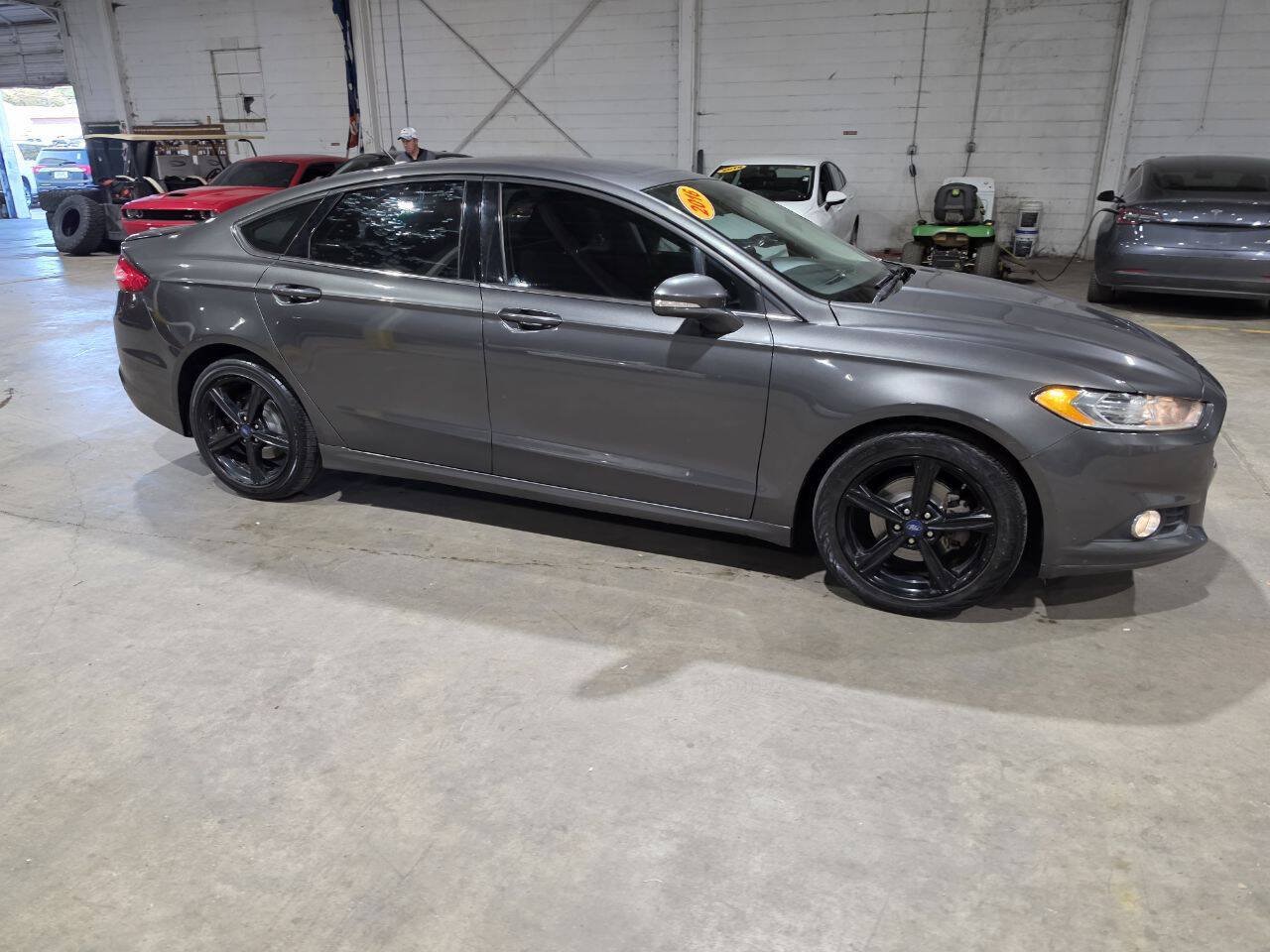 Used 2016 Ford Fusion SE FWD image 15
