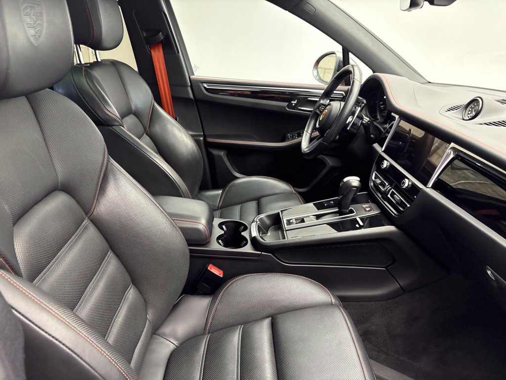 Certified 2023 Porsche Macan Turbo AWD/4WD image 25