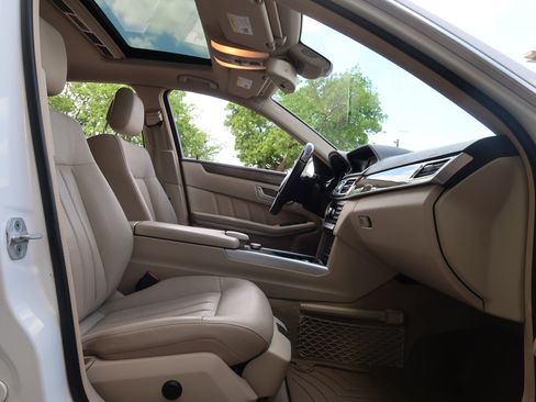 Used 2014 Mercedes-Benz E 550 4MATIC Sedan image 36