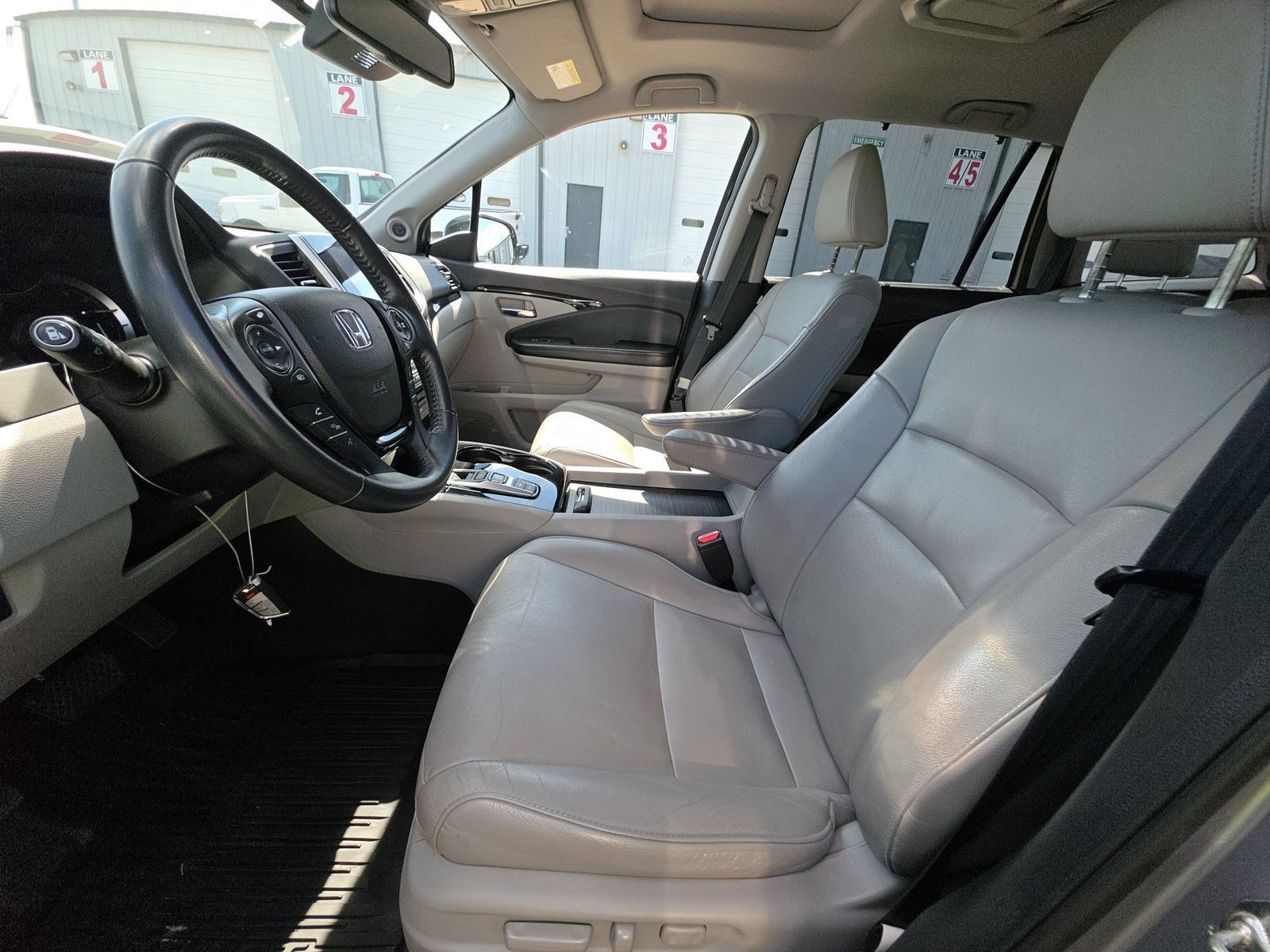Used 2017 Honda Pilot Touring image 9