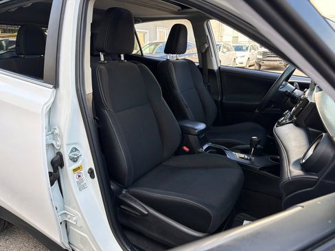 Used 2015 Toyota RAV4 XLE AWD/4WD image 9