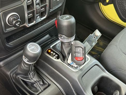Used 2023 Jeep Wrangler Unlimited Sahara AWD/4WD image 35