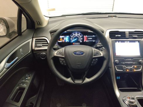 Used 2019 Ford Fusion SE FWD image 22