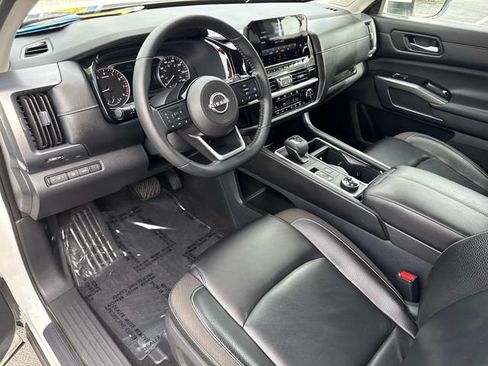 Used 2023 Nissan Pathfinder SL w/ SL Premium Package AWD/4WD image 23
