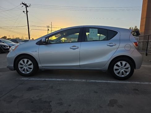 Used 2014 Toyota Prius C One image 8