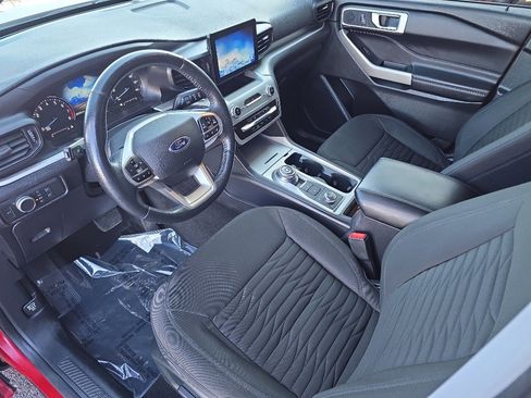 Used 2021 Ford Explorer XLT image 9