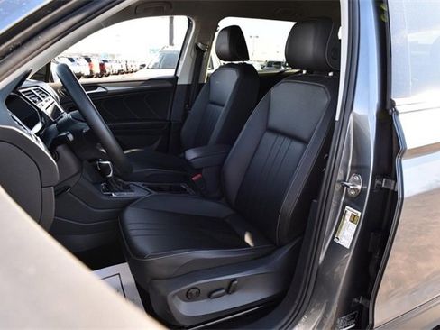 Used 2023 Volkswagen Tiguan SE image 18