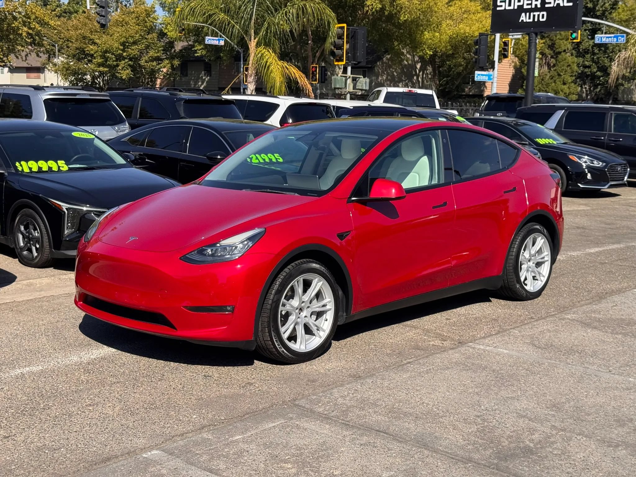 Used 2022 Tesla Model Y Long Range AWD/4WD image 2