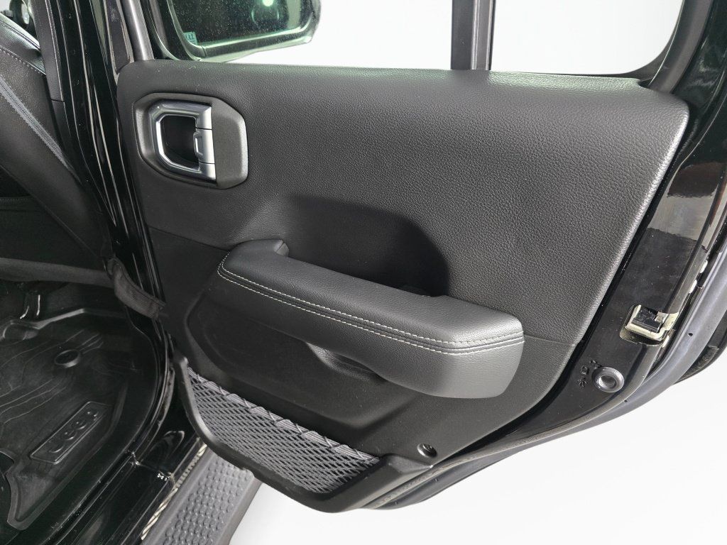 Used 2023 Jeep Wrangler Unlimited Sahara AWD/4WD image 39