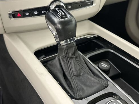 Used 2018 Volvo XC60 T5 Momentum w/ Convenience Package image 24