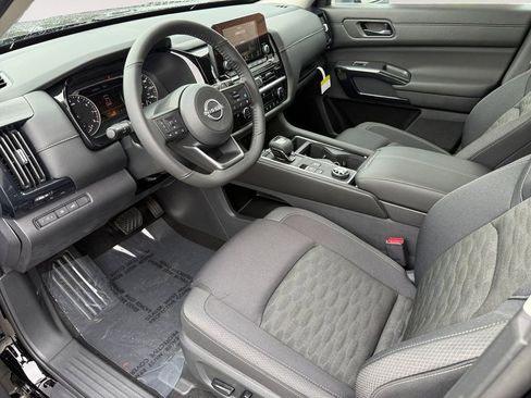 New 2025 Nissan Pathfinder SV w/ SV Premium Package image 16