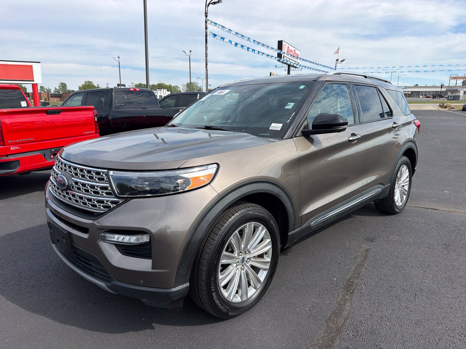 Used 2021 Ford Explorer Limited w/ Hybrid Equipment Group 310A AWD/4WD image 2