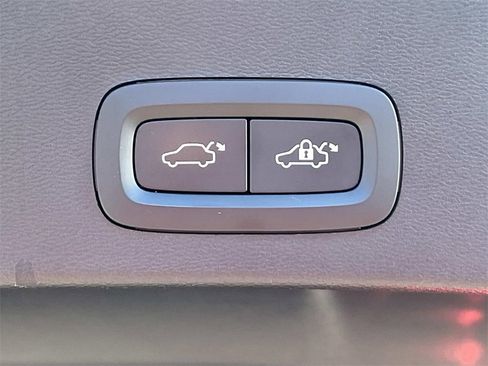 Used 2023 Volvo XC40 B5 Ultimate w/ Climate Package image 13