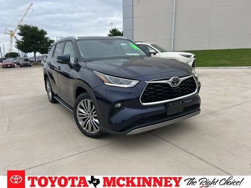 Used 2023 Toyota Highlander Platinum FWD image 1