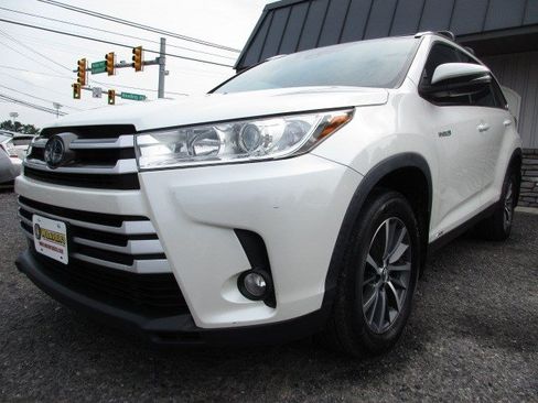Used 2019 Toyota Highlander XLE AWD/4WD image 4