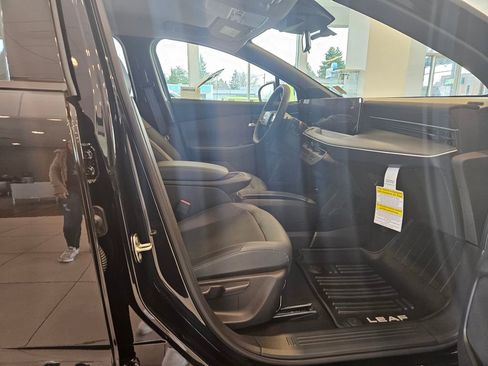 New 2026 Nissan Leaf SV+ w/ Floor Mat Package (SV+) image 24