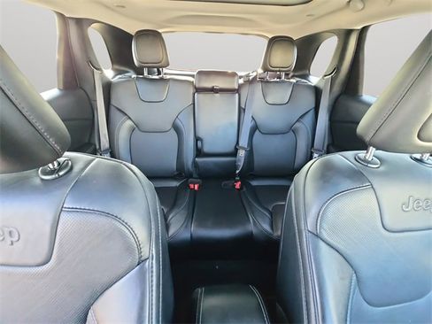 Used 2022 Jeep Cherokee Limited image 13