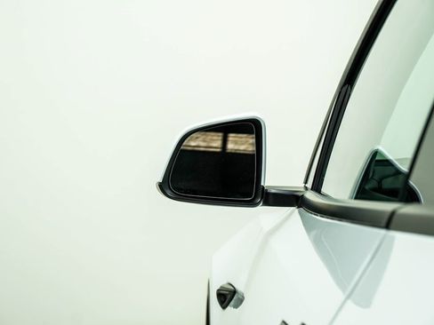 Used 2024 Tesla Model Y Long Range RWD image 14