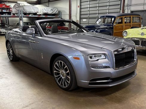 Used 2019 Rolls-Royce Dawn image 3