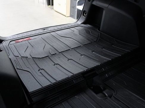 Used 2024 GMC Terrain SLE w/ Driver Convenience Package image 23