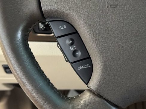 Used 2005 Ford Thunderbird 50th Anniversary RWD image 40