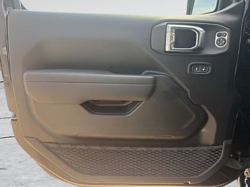 Used 2025 Jeep Wrangler Unlimited Sport AWD/4WD image 20