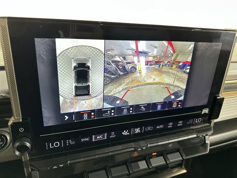 Used 2024 GMC Hummer EV 2X w/ LPO, Illumination Package AWD/4WD image 17