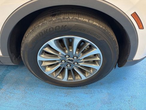 Used 2019 Lincoln Nautilus Select image 3