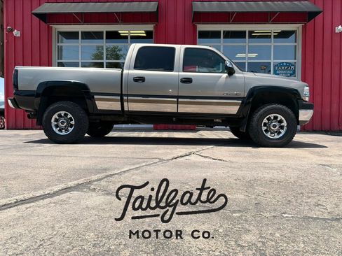 Used 2001 Chevrolet Silverado 2500 LT w/ Off-Road Skid Plate Pkg AWD/4WD image 1