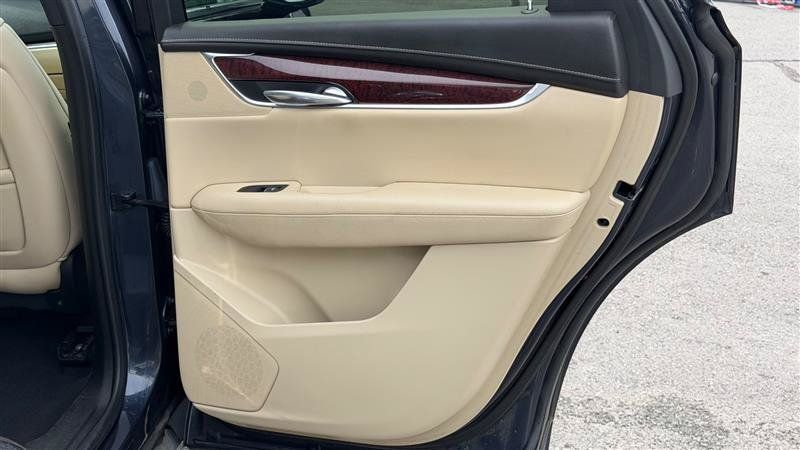 Used 2018 Cadillac XT5 Luxury w/ Driver Awareness Package AWD/4WD image 41