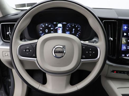 Used 2018 Volvo XC60 T6 Momentum w/ Vision Package image 18