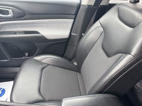 Certified 2022 Jeep Compass Latitude w/ Convenience Group image 26