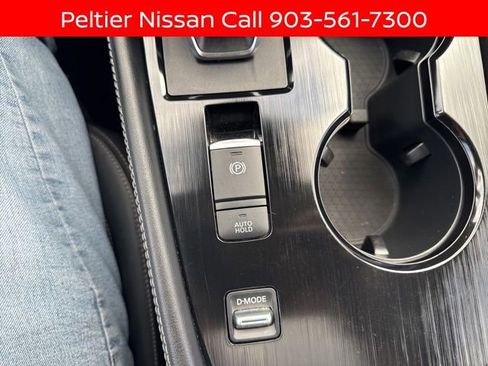 Certified 2024 Nissan Rogue Platinum w/ Platinum Premium Package FWD image 17