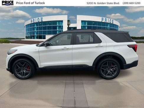 Used 2025 Ford Explorer ST-Line w/ ST-Line Street Pack image 8