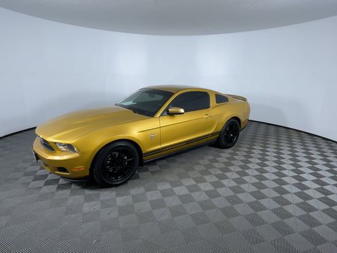 Used 2010 Ford Mustang Coupe image 4