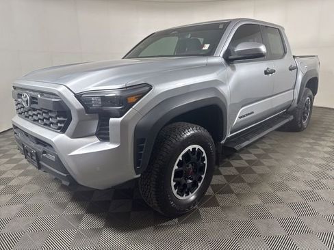 Used 2024 Toyota Tacoma TRD Off-Road w/ TRD Off Road Upgrade Package image 8